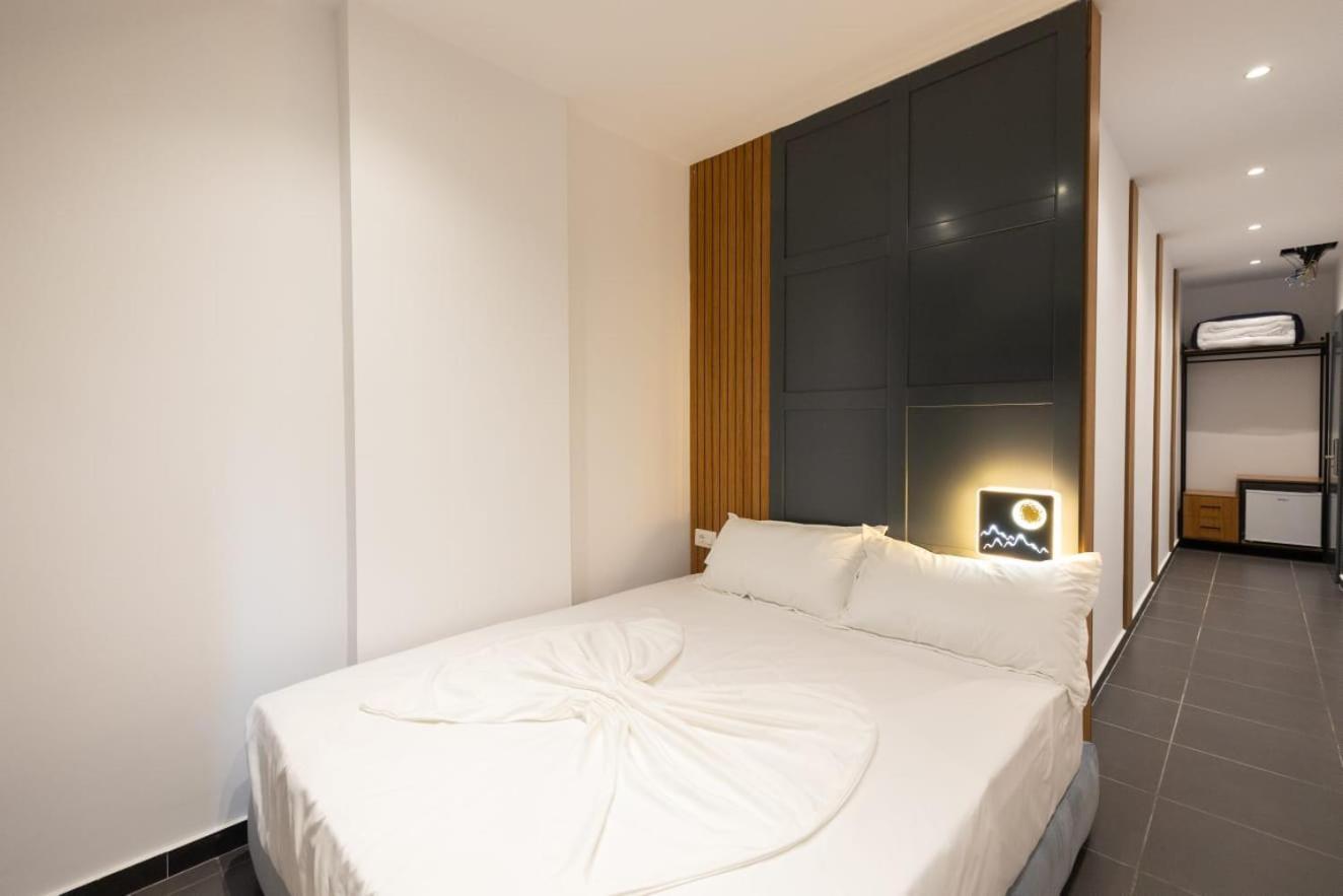 Aglon Twin'S Hotel Vlore Luaran gambar
