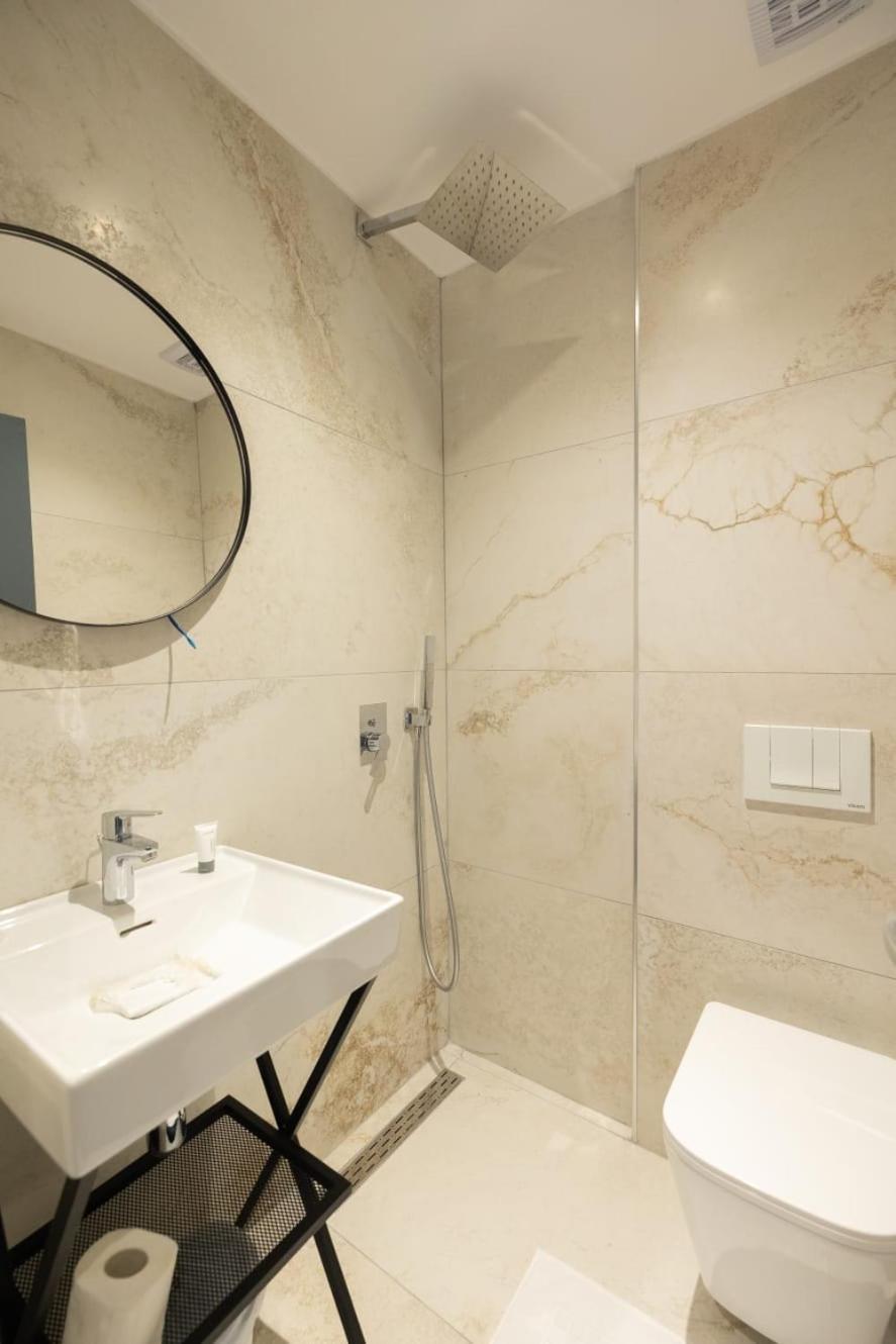Aglon Twin'S Hotel Vlore Bilik gambar