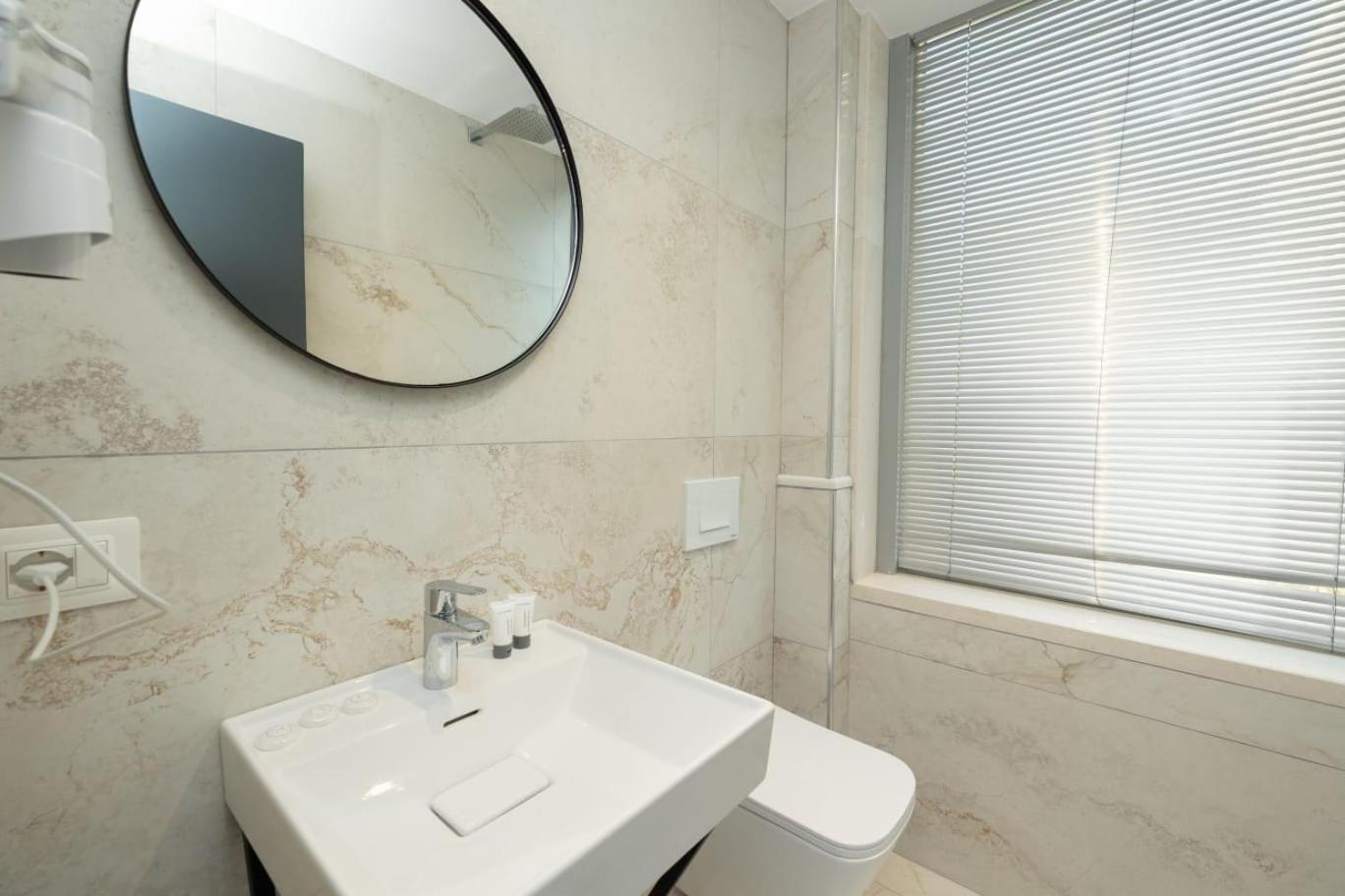 Aglon Twin'S Hotel Vlore Bilik gambar